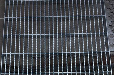信鴿公棚地網(wǎng)，曬籠網(wǎng)片，漏糞板，賽鴿鴿舍專用地網(wǎng) ，熱鍍鋅地格柵板價(jià)格/廠家